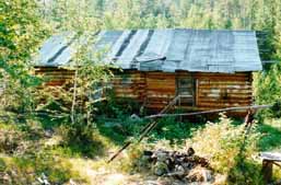 Зимовье (вид снаружи и внутри)